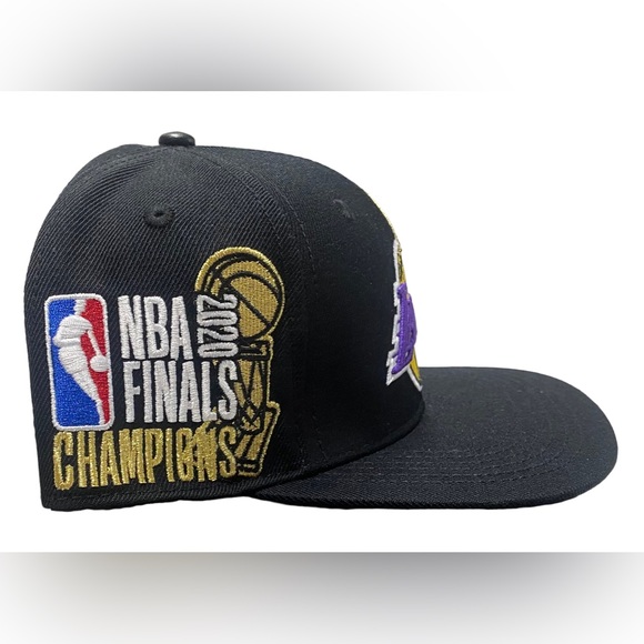 NEW LOS ANGELES LAKERS FINAL CHAMPIONSHIP SNAPBACK HAT Pro Standard Crown - Picture 2 of 10